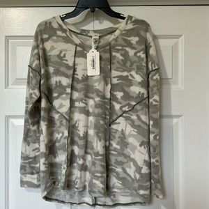 NWT lightweight fleece gray camouflage shirt